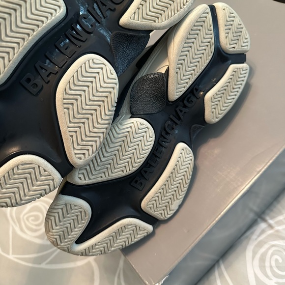 Balenciaga Triple S sneakers - Picture 11 of 11